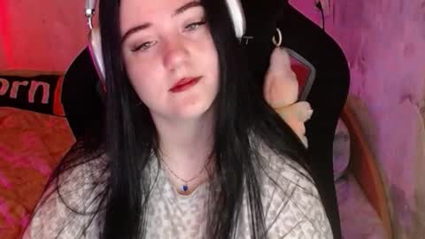 Snapshot of your_8a8y chatting on December 1, 2025, 12:32 pm your_8a8y online show from December 1, 2025, 12:32 pm