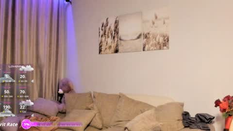 Camilla online show from November 28, 2025, 8:22 pm