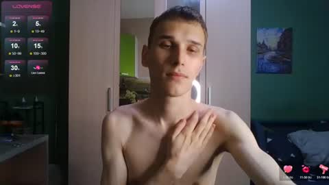 Snapshot of your_honeyy chatting on June 14, 2026, 10:01 pm Mark online show from June 14, 2026, 10:01 pm