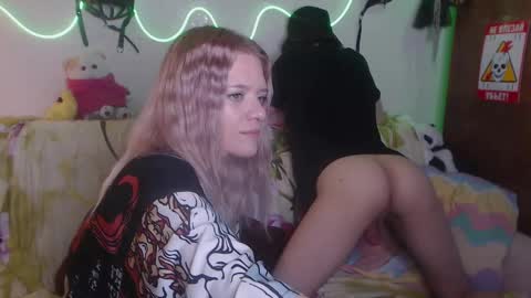 Snapshot of your_horny_friends chatting on March 12, 2025, 9:56 pm Your Horny Friends online show from March 12, 2025, 9:56 pm