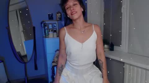 Alex and Kris long hair online show from September 25, 2025, 7:39 pm