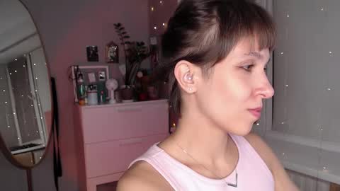 Alex and Kris long hair online show from October 8, 2025, 6:38 pm