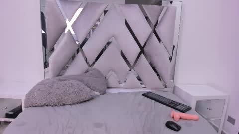 Snapshot of your_lady_milf chatting on March 6, 2025, 3:45 pm your_lady_milf online show from March 6, 2025, 3:45 pm