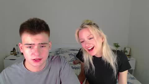 your_molly_mark online show from February 28, 2025, 7:25 pm