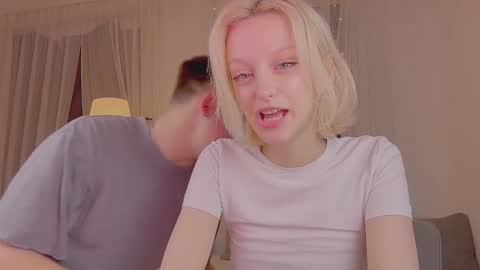 your_molly_mark online show from October 4, 2025, 4:16 pm