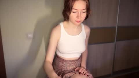 Mia online show from April 23, 2026, 5:52 am