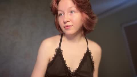 Snapshot of your_moonlight_ chatting on May 31, 2026, 12:23 pm Mia online show from May 31, 2026, 12:23 pm