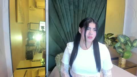 VIOLETA online show from May 27, 2026, 3:03 am