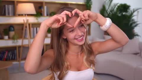 Kiki online show from June 19, 2026, 3:44 am