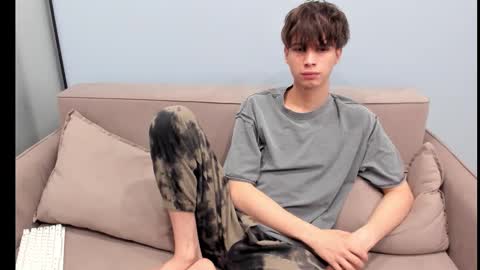 your_shy_guy online show from October 23, 2025, 2:22 am