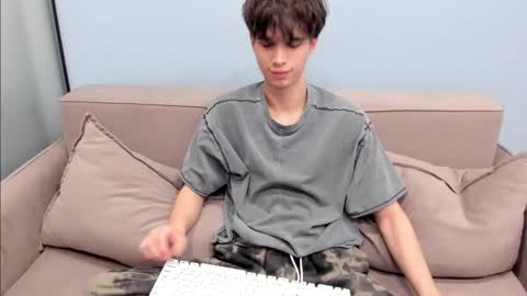 your_shy_guy online show from October 30, 2025, 6:15 am