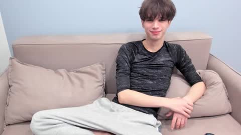 your_shy_guy online show from February 12, 2026, 7:31 pm