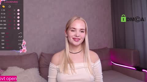 Snapshot of your_sweetie_ chatting on December 7, 2024, 6:32 am Lolli  Instagram  lollii 1  online show from December 7, 2024, 6:32 am