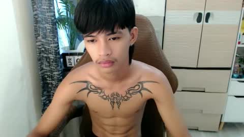 Snapshot of yourasian_eric chatting on April 7, 2026, 5:19 am yourasian_eric online show from April 7, 2026, 5:19 am