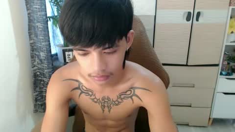 Snapshot of yourasian_eric chatting on April 10, 2026, 6:18 am yourasian_eric online show from April 10, 2026, 6:18 am