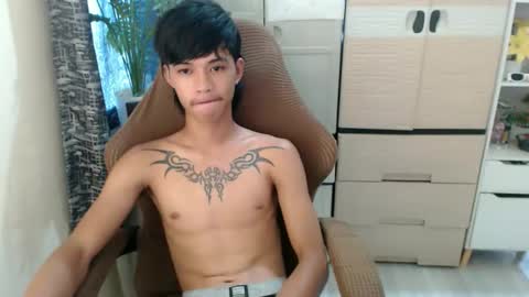 Snapshot of yourasian_eric chatting on April 14, 2026, 6:52 am yourasian_eric online show from April 14, 2026, 6:52 am