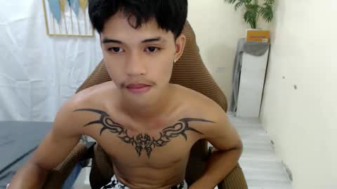 yourasian_eric online show from May 19, 2026, 6:31 am