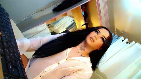 Snapshot of yourasiancockisontop chatting on October 24, 2025, 12:01 pm kim online show from October 24, 2025, 12:01 pm