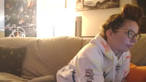 angel online show from December 12, 2024, 2:33 pm