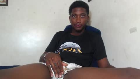 Yourdaddy2005 online show from November 21, 2025, 4:44 am