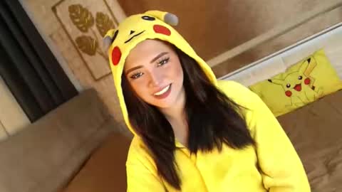 JEN  online show from September 21, 2025, 9:33 am