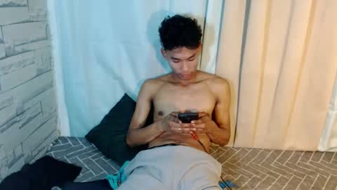 Snapshot of yourdreamboyx chatting on December 9, 2024, 8:44 pm Rence online show from December 9, 2024, 8:44 pm
