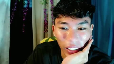 Snapshot of yourdreamboyx chatting on December 24, 2024, 11:33 pm Rence online show from December 24, 2024, 11:33 pm