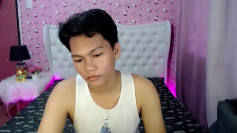 Snapshot of yourdreamboyxx chatting on September 15, 2025, 10:43 pm HEN online show from September 15, 2025, 10:43 pm