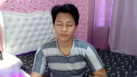 Snapshot of yourdreamboyxx chatting on September 30, 2025, 2:49 am HEN online show from September 30, 2025, 2:49 am