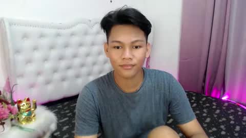 Snapshot of yourdreamboyxx chatting on October 6, 2025, 12:02 pm HEN online show from October 6, 2025, 12:02 pm