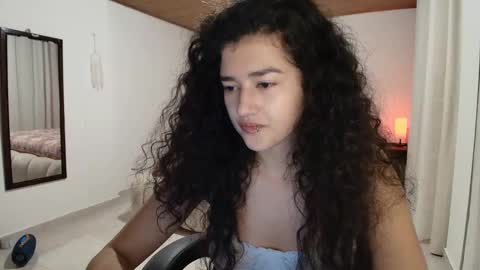 yourdreamgirl2025 online show from October 31, 2025, 12:22 am