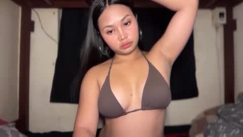 yourfantasyyy_ online show from April 15, 2026, 7:54 pm