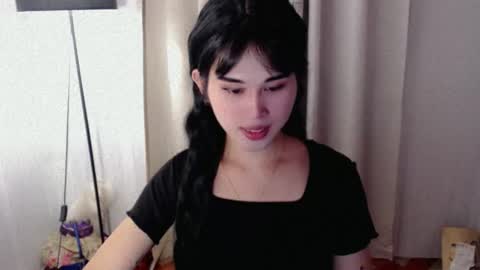 PrettyElla online show from September 22, 2025, 10:39 am