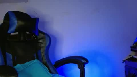 yourfavorite_bigclit online show from March 15, 2026, 9:37 am