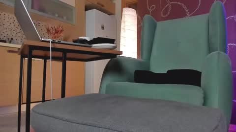 Snapshot of yourfreebird chatting on March 2, 2025, 1:05 pm Maria online show from March 2, 2025, 1:05 pm