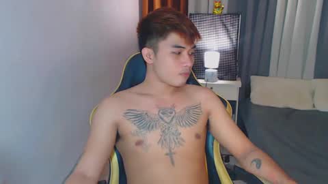 Snapshot of yourhandsome_hunk chatting on January 12, 2025, 5:44 pm Paul online show from January 12, 2025, 5:44 pm