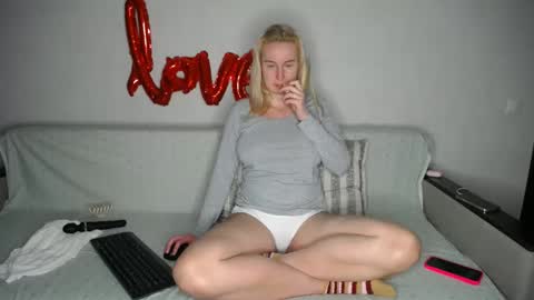 Iamyourdream online show from March 4, 2025, 10:38 pm