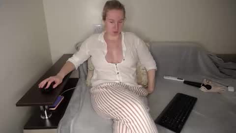 Iamyourdream online show from April 11, 2026, 8:35 pm