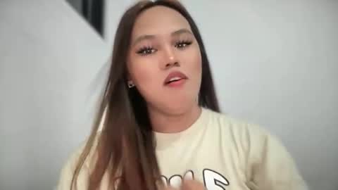 yourhotgirl_lyn online show from June 7, 2026, 4:33 pm