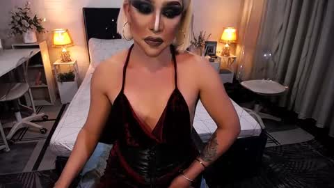 Snapshot of yourlivingonurdream chatting on July 17, 2026, 4:08 am -- online show from July 17, 2026, 4:08 am