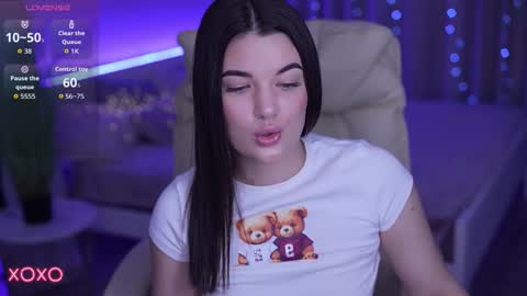 L O L A online show from November 20, 2025, 10:31 pm