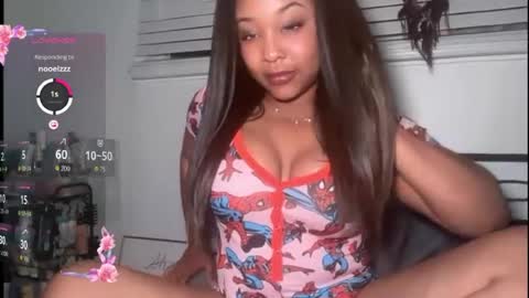 YOURMOMMY online show from June 17, 2026, 4:48 am