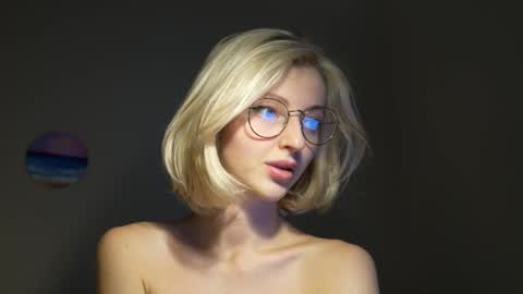 Snapshot of yournaughtymiss chatting on January 17, 2025, 2:39 am Eva online show from January 17, 2025, 2:39 am