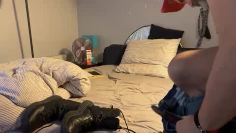 Snapshot of yournewfavourite chatting on March 11, 2026, 4:13 pm newcastle72 online show from March 11, 2026, 4:13 pm