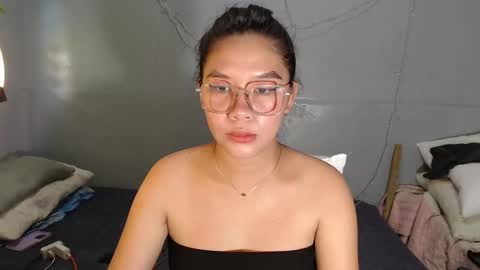 yoursexy_reb online show from December 15, 2025, 1:54 am