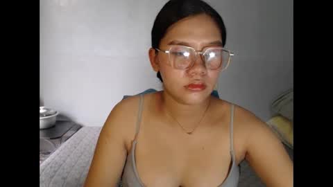 yoursexy_reb online show from February 3, 2026, 4:32 am