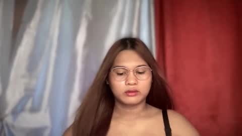 yoursweetgirl_zia online show from April 14, 2026, 3:23 am