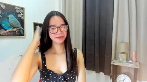 yourtinybunny online show from July 4, 2026, 12:22 pm