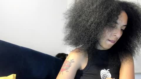 elizabeth  ju   online show from February 3, 2025, 11:15 pm