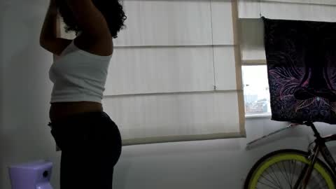 elizabeth  ju   online show from February 6, 2025, 10:00 pm